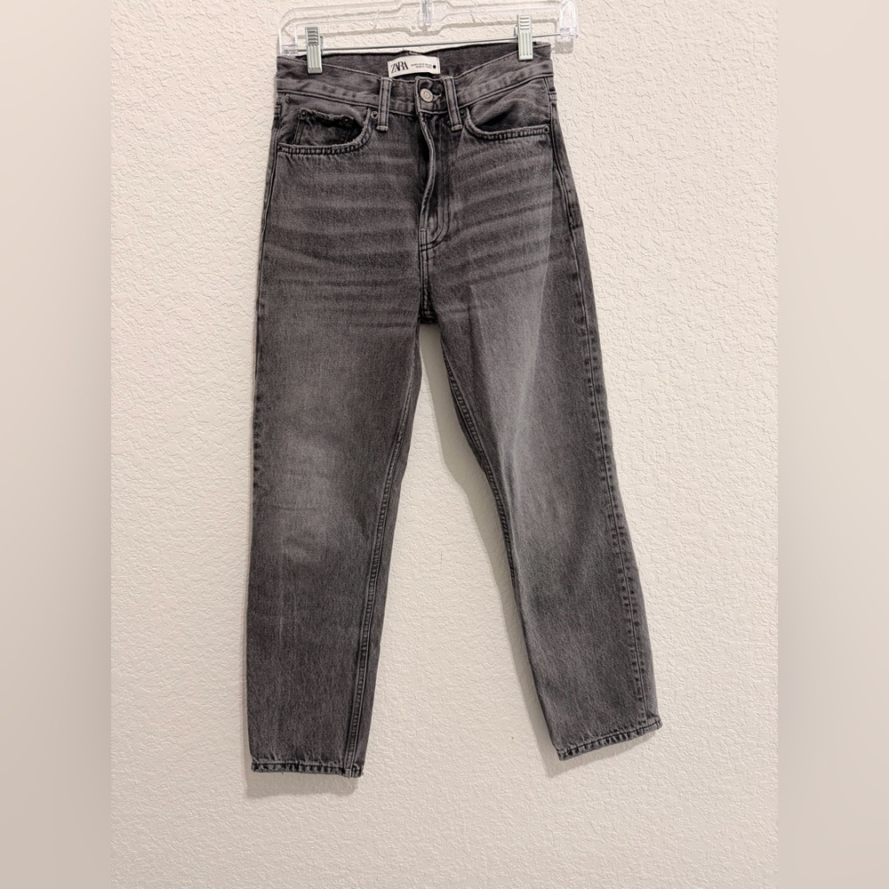 ZARA Women’s Gray Straight-Leg Jeans